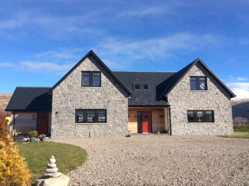 Taynuilt House | Ceo Mara Croft b&b & 2 luxury Cabins