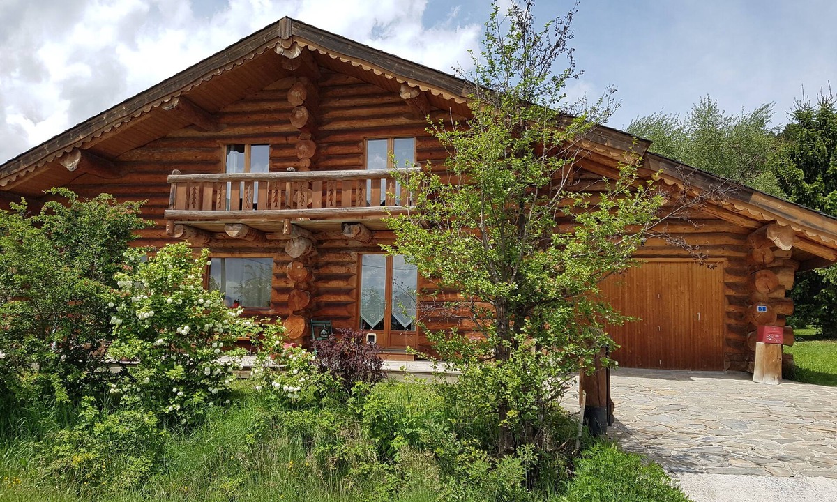 Superbolquere Ski Chalet | Cerdagne, bolquère, Pyrenees-2000, beautiful 4* chalet, sleeps 12