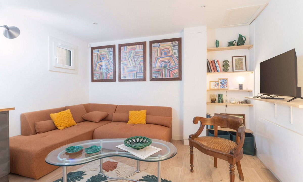 Ceret Apartment | “Céret” Apartment with Mountain View, Shared Pool and Wi-Fi
