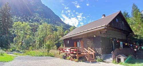 Entremont Ski Chalet | Châlet 8 personnes + grand terrain et rivière