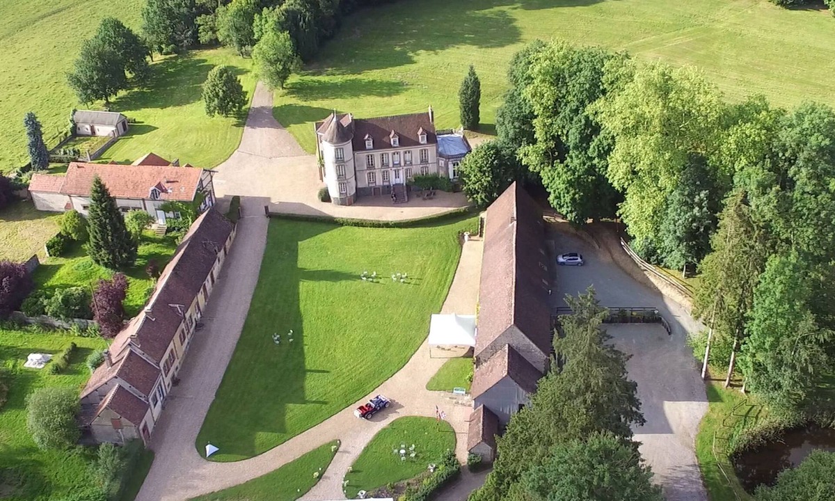 L'Home-Chamondot House | Château au cœur d’un domaine de 150 ha avec brasserie artisanale sur le site