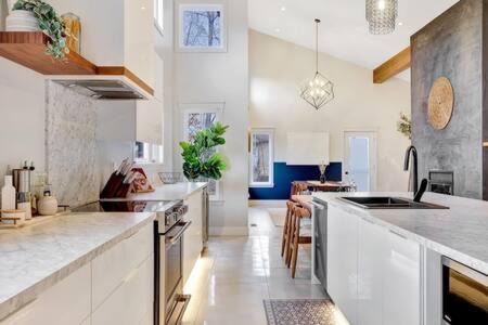 Val-des-Monts Villa | Château Céleste - Villa with pool, hot tub, fire pit