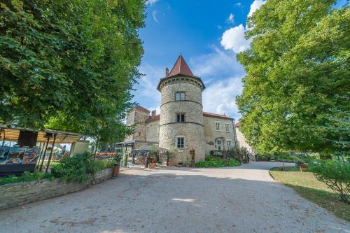Vignieu Hotel | Château Chapeau Cornu