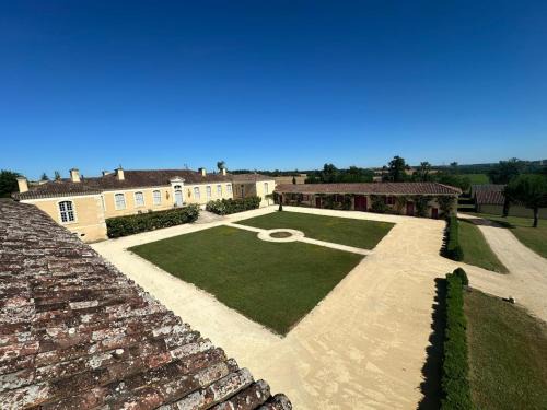 Roquelaure Bed & Breakfast | Château d'Arcamont