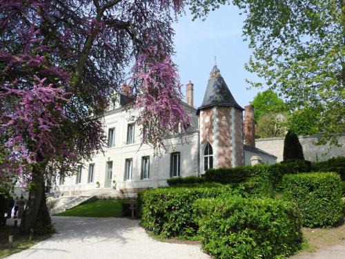 La Chaussee-Saint-Victor House | Château des Basses Roches