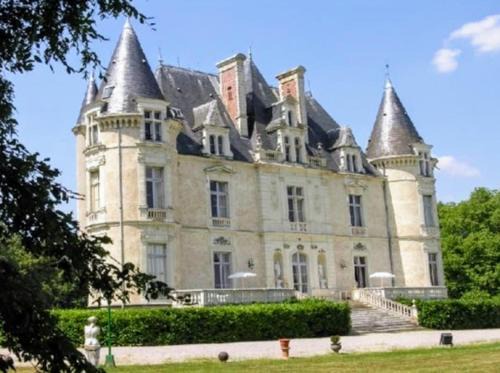 Villaines-la-Gonais Bed & Breakfast | Château de Beauchamp en Sarthe