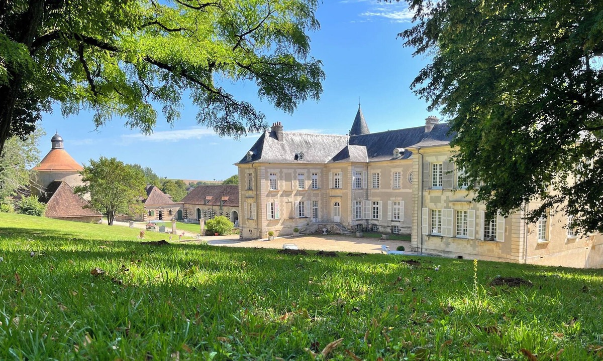 Sens-Beaujeu House | Château de Beaujeu