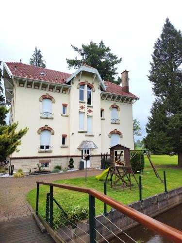 Beaumenil House | Château de Beauménil, paisible et familial