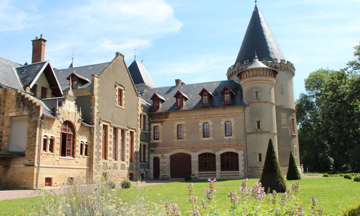 Lurcy-Levis Hotel | Château de Beguin