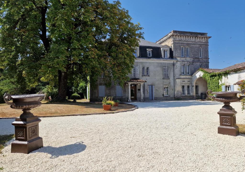 Cherves-Richemont House | Château de Champblanc