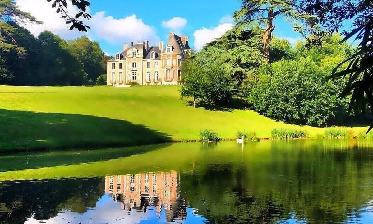 Bacilly Bed & Breakfast | Château de Chantore