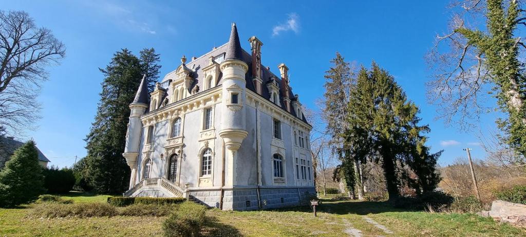 Saint-Bard Bed & Breakfast | Château de Chazelpaud