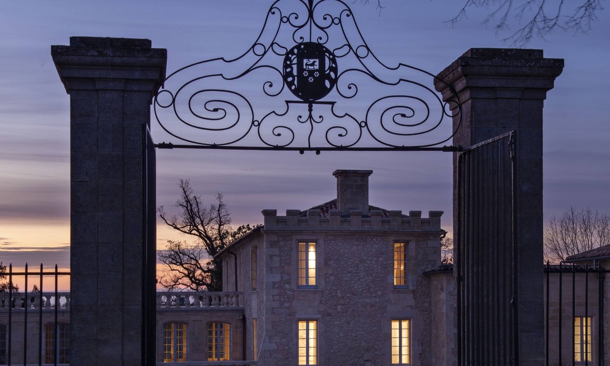 Robins Bay Bed & Breakfast | Château de Ferrand