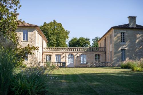 Robins Bay Bed & Breakfast | Château de Ferrand