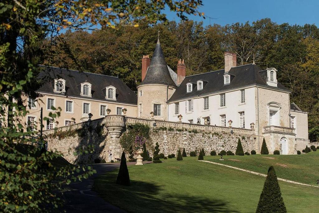 Saint-Etienne-de-Chigny Hotel | Château De Beauvois - La Maison Younan