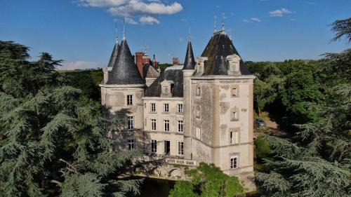 Saint-Bonnet-les-Oules Bed & Breakfast | Château de Saint Bonnet les Oules