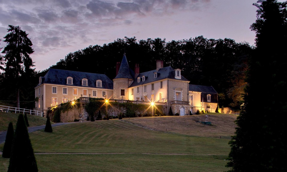 Saint-Etienne-de-Chigny Hotel | Château De Beauvois - La Maison Younan