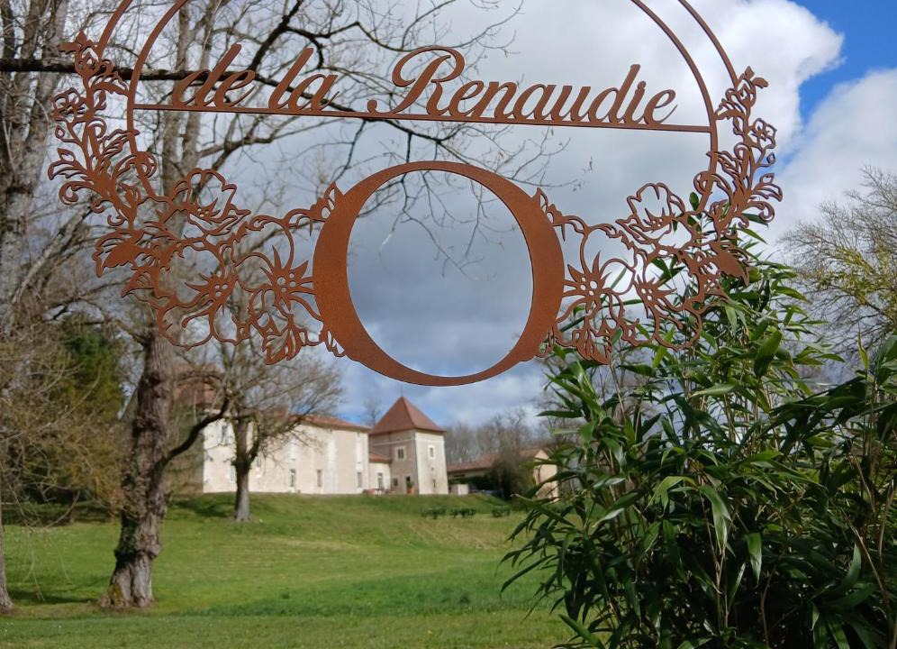 Saint-Privat-des-Pres Bed & Breakfast | Château de La Renaudie