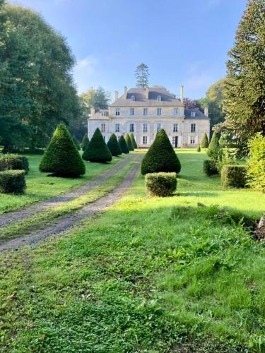 Le Breuil-en-Bessin Bed & Breakfast | Château de Goville