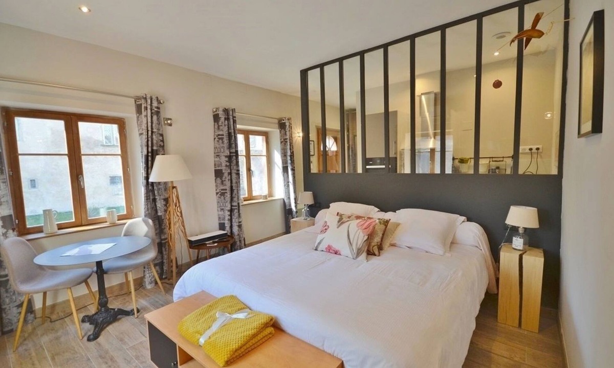 Stotzheim Bed & Breakfast | Château de Grunstein