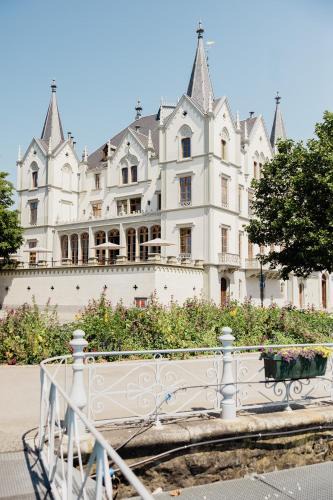 Vevey Bed & Breakfast | Château de l'Aile- Boutique Suites