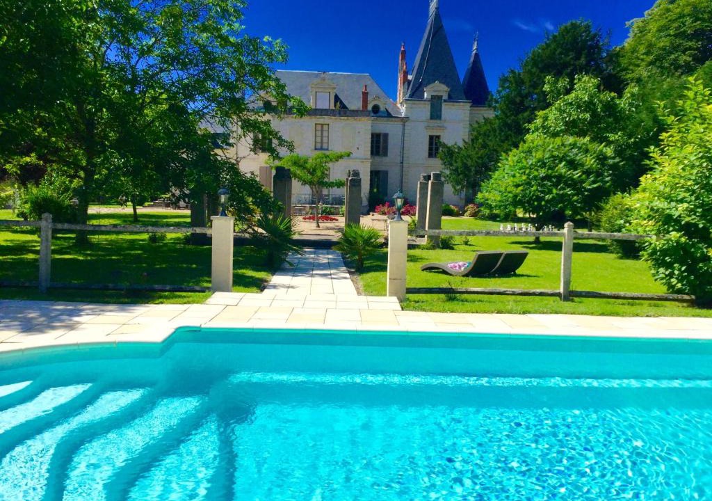 Brain-sur-Allonnes Hotel | Château De La Coutancière