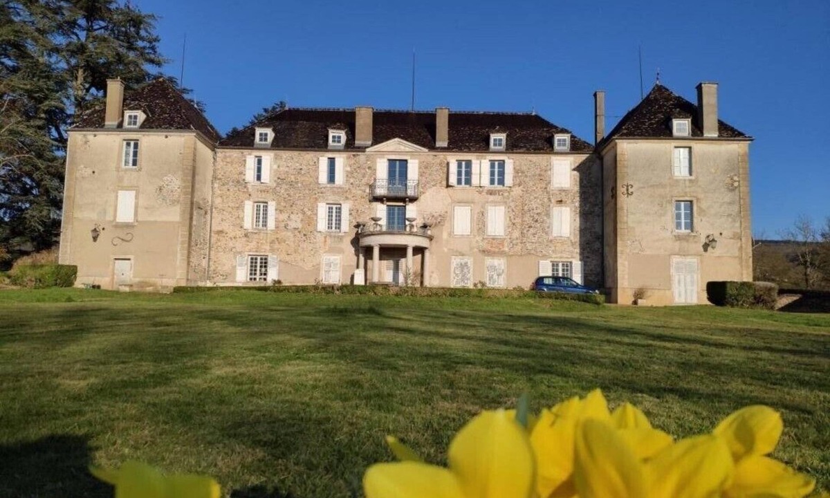 Cluny House | Château de la Corbette
