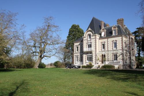 Trie-Chateau Bed & Breakfast | Château de la Folie