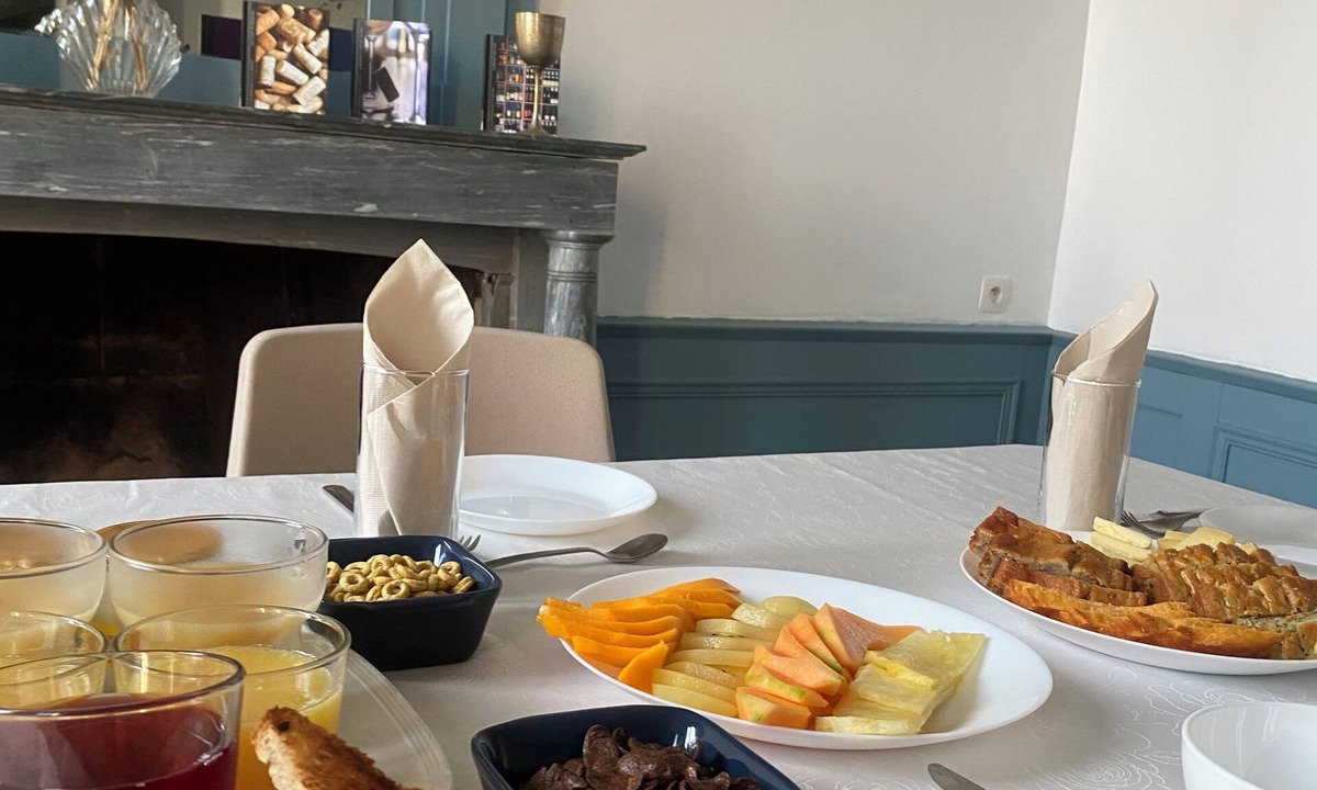 Saint-Cyr-en-Pail Bed & Breakfast | Château de la robiniere