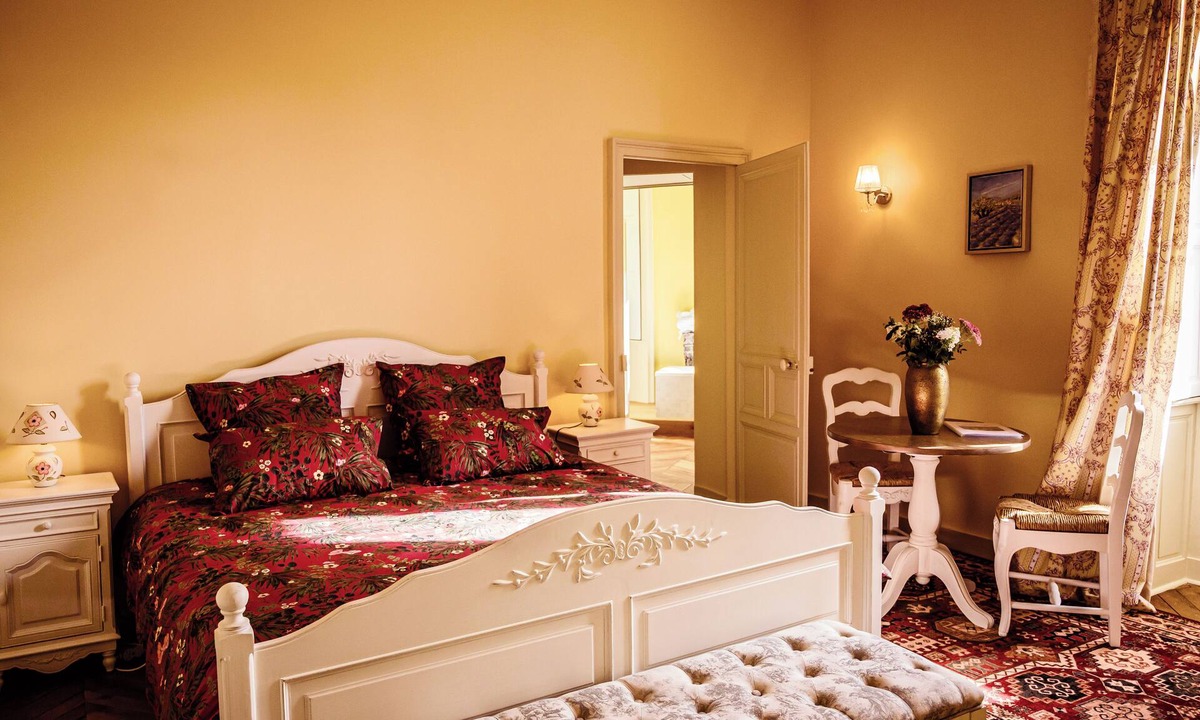 Vallon-sur-Gee Bed & Breakfast | Château de la Grange Moreau - Pierre Moreau room