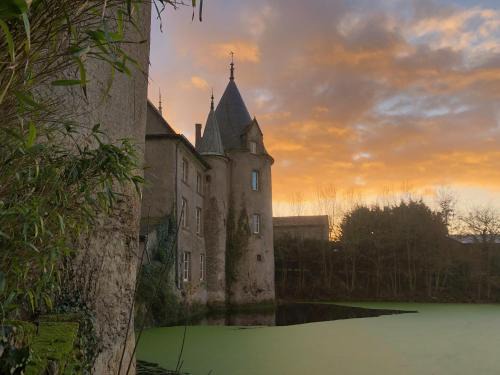 Saint-Hilaire-de-Loulay Bed & Breakfast | Château de la Preuille Bed & Breakfast