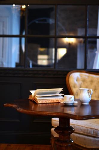 Marcilloles Bed & Breakfast | Château de la Rochetière