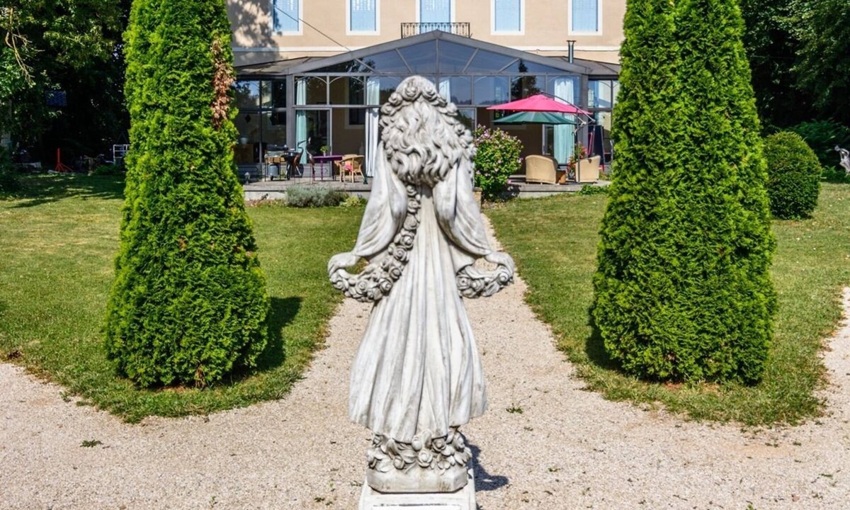 Saint-Marcel Bed & Breakfast | Château de la Villeneuve