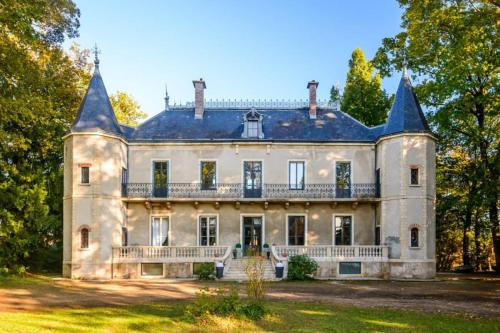 Saint-Marcel House | Château de la villeneuve