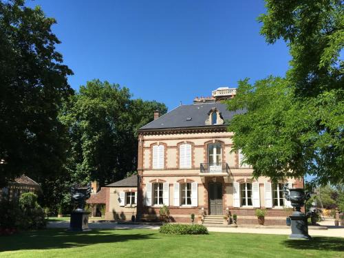 Montaulin Bed & Breakfast | Château de Montabert