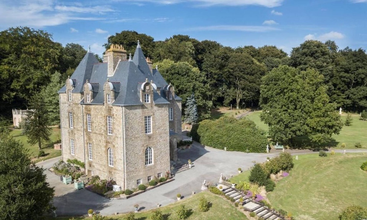 Fleurigne House | Château de Montbrault