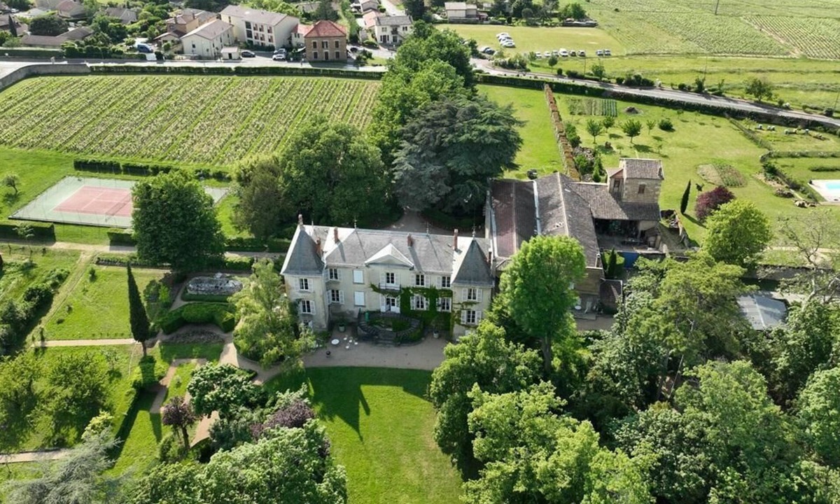 Les Echets House | Château de Montclair