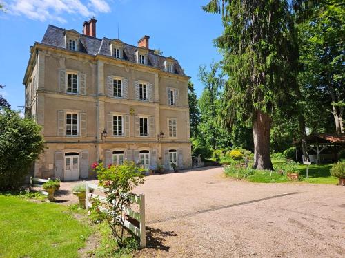 Lezoux Bed & Breakfast | Château de MontSablé