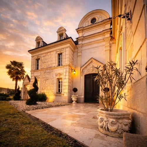 Avon-les-Roches Bed & Breakfast | Château de Naie
