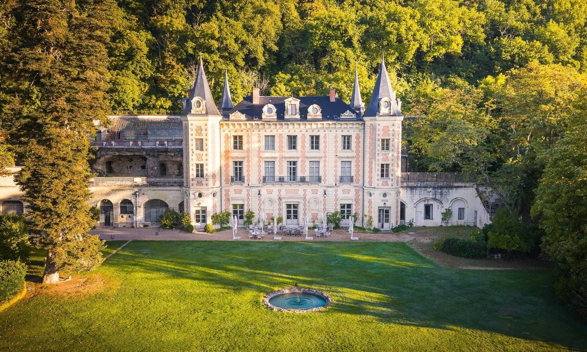 Nazelles-Negron Hotel | Château de Perreux, The Originals Collection