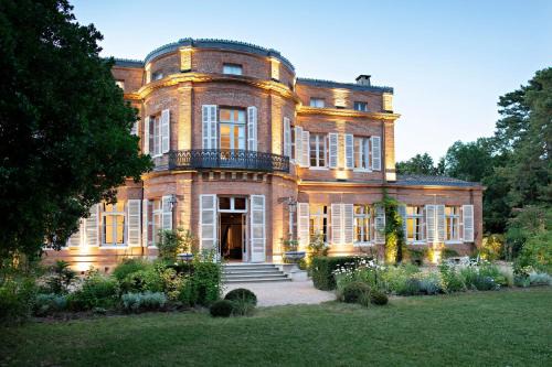 Montgeard Bed & Breakfast | Château de Roquefoulet Luxury Guesthouse & Spa