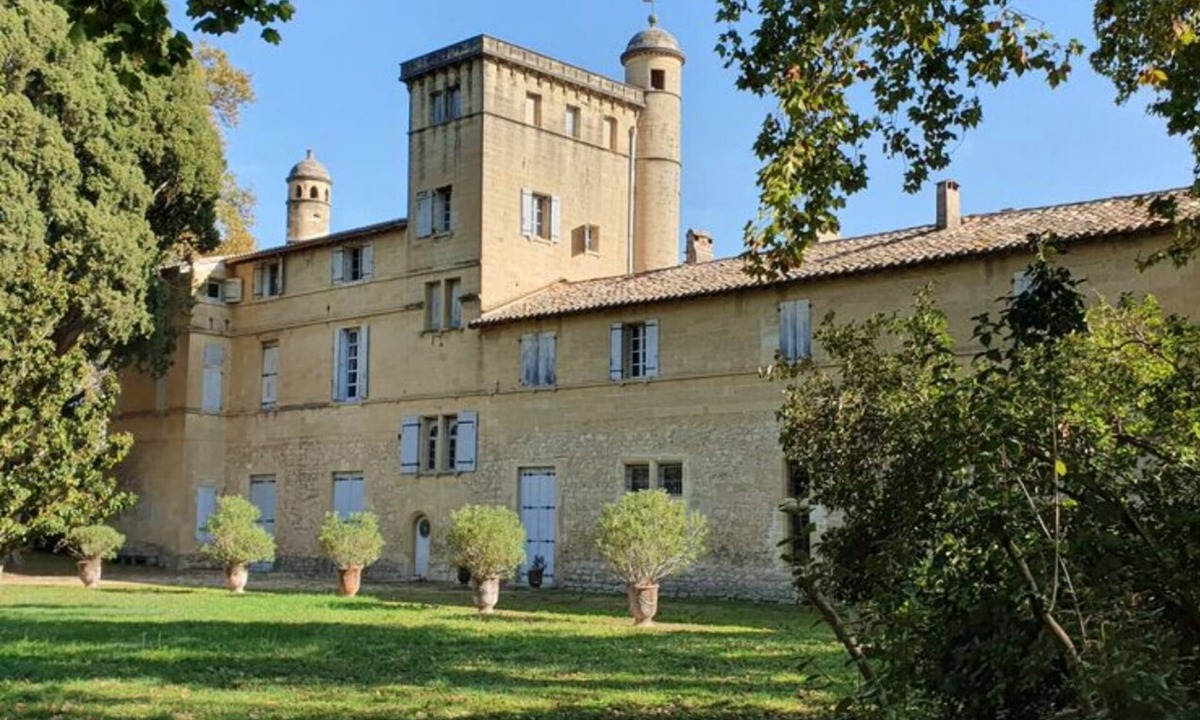 Aimargues Apartment | Château de Teillan - Pigeonnier