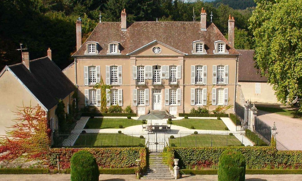 Poil Bed & Breakfast | Château de Villette