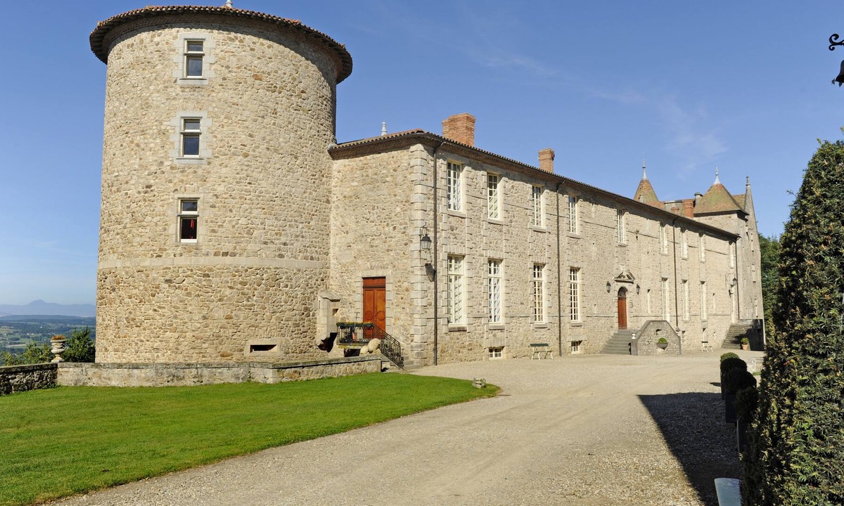 Vollore-Ville Bed & Breakfast | Château de Vollore