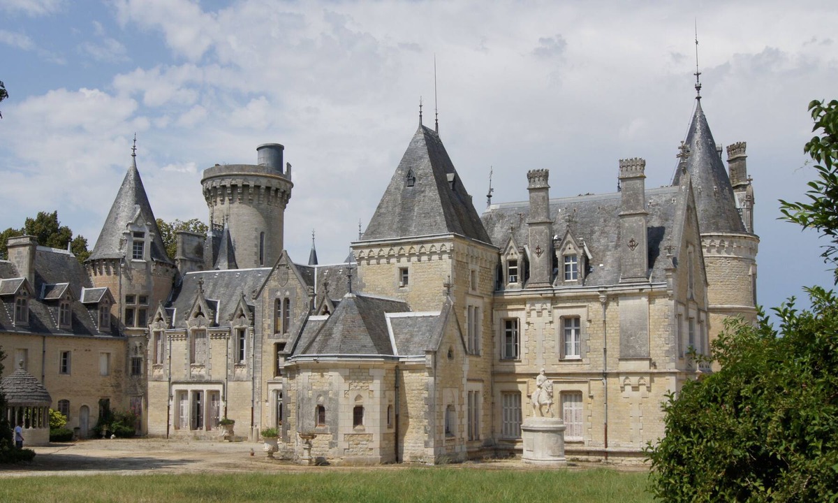 Londigny House | Château Des Chevaliers De Londigny