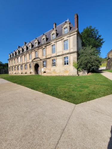 Sedan Apartment | Château des Princes " Calme et sérénité au cœur de Sedan "