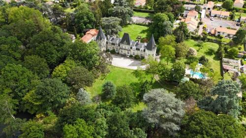 Bouaye Bed & Breakfast | Château du Bois de La Noe