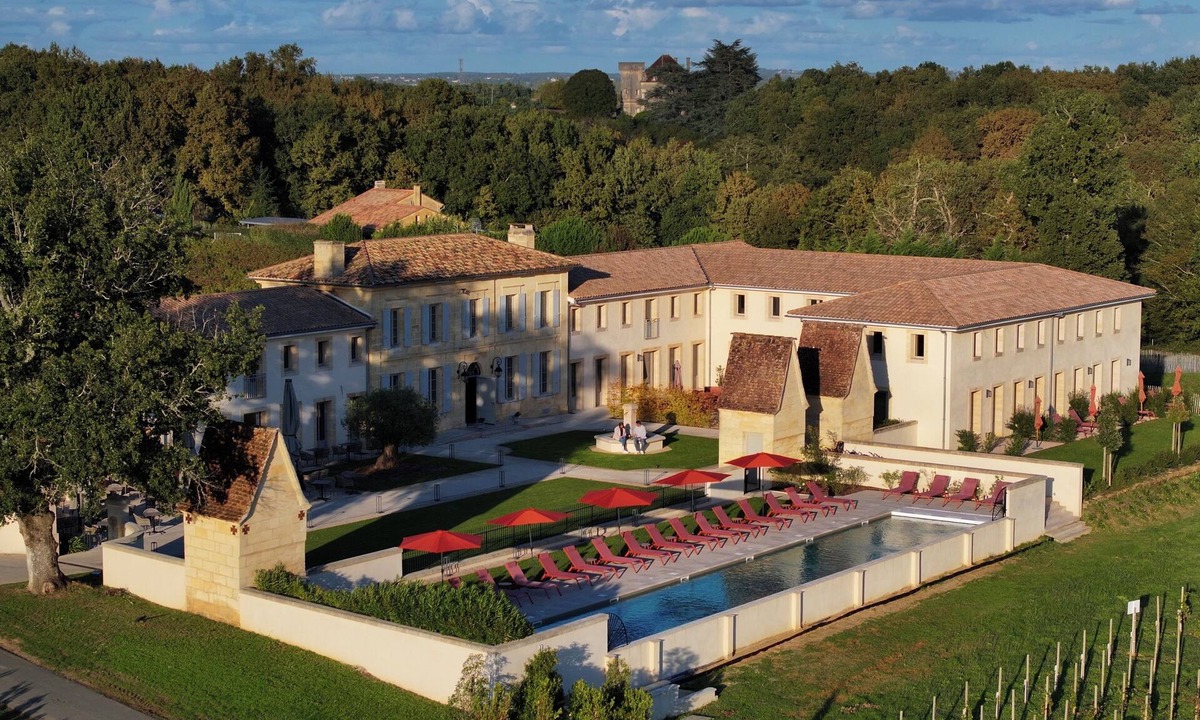Arveyres Hotel | Château FAGE