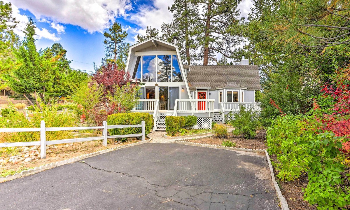 Whispering Forest Cabin | 'Château Forêt' in Big Bear w/Hiking Trail Access