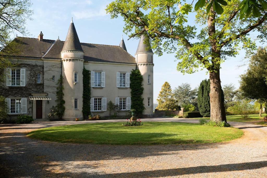 Blanche-Lande Bed & Breakfast | Château Haute Roche